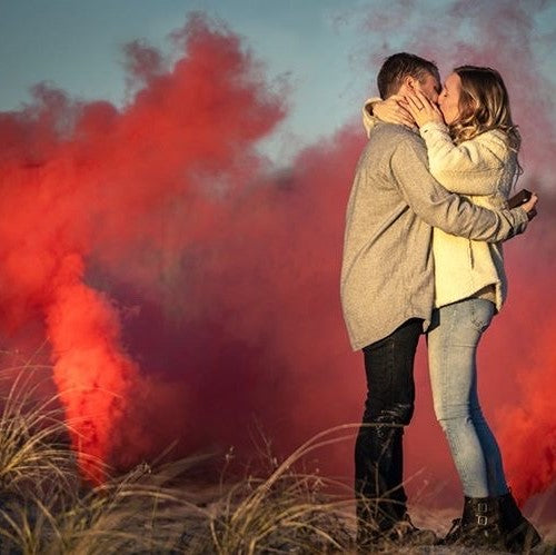 3 Clever Ways to Take Smoke Bomb Photos Without Holding Them